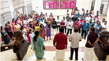 പരീക്ഷാ കൺട്രോളറെ മാറ്റിയതിനെതിരെ കേരള യൂണിവേഴ്സിറ്റി എംപ്ലോയീസ് യൂണിയൻ സംഘടിപ്പിച്ച പ്രതിഷേധം