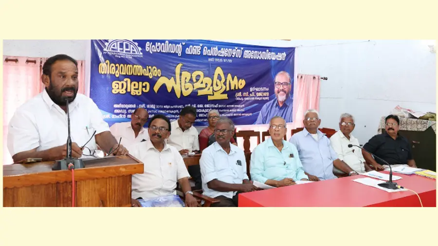 പ്രൊവിഡന്റ് ഫണ്ട് പെൻഷനേഴ്സ് അസോസിയേഷൻ ജില്ലാ സമ്മേളനം സിഐടിയു ജില്ലാ സെക്രട്ടറി ആർ രാമു
ഉദ്ഘാടനം ചെയ്യുന്നു