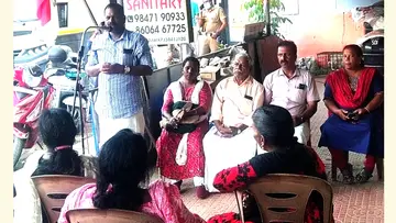വി മുരളീധരന്റെ ജാതി വിവേചനത്തിനെതിരെ ചാവടിമുക്കിൽ നടന്ന പ്രതിഷേധ സായാഹ്നം പികെഎസ് ജില്ലാ പ്രസിഡന്റ്‌  എസ് സുനിൽകുമാർ ഉദ്ഘാടനം ചെയ്യുന്നു 