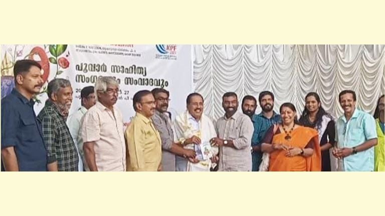 കോവളം കവികൾ സ്മാരകത്തിന്റെ ആഭിമുഖ്യത്തിൽ സംഘടിപ്പിച്ച പൂവാർ സാഹിത്യ സംഗമം  ഡോ. ജോർജ് ഓണക്കൂർ ഉദ്ഘാടനം ചെയ്തപ്പോൾ
