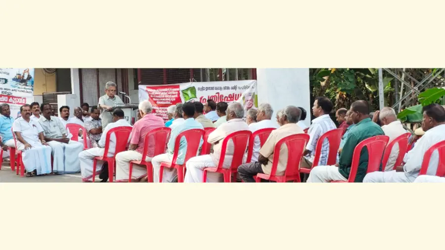 വിഴിഞ്ഞം അന്താരാഷ്ട്ര തുറമുഖത്തിന്റെ ഓഹരി കൈമാറ്റത്തിനെതിരെ സംഘടിപ്പിച്ച ധർണ ആർജെഡി
ദേശീയ ജനറൽ സെക്രട്ടറി ഡോ. എ നീലലോഹിതദാസ് ഉദ്ഘാടനം ചെയ്യുന്നു