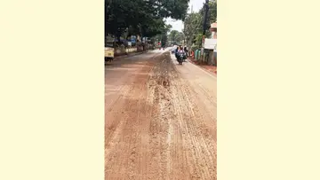 ചെളിക്കുളമായ പാങ്ങപ്പാറ– ശ്രീകാര്യം റോഡ്