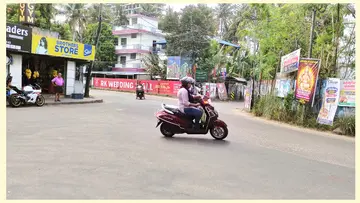 കരിയിൽ നാലുമുക്ക് ജങ്ഷനിലെ അപകട മേഖല