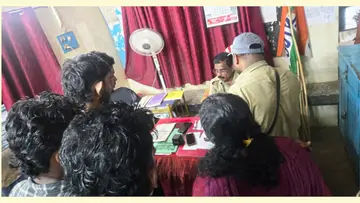 കെഎസ്‌ആർടിസി ബസിൽനിന്ന് വിദ്യാർഥിയെ ഇറക്കിവിട്ട സംഭവത്തിൽ  എസ്എഫ്ഐയുടെ നേതൃത്വത്തിൽ എടിഒയ്‌ക്ക്‌ പരാതി നൽകിയപ്പോൾ 