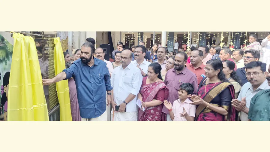 ആറ്റിങ്ങൽ ഡയറ്റ് സ്കൂളിലെ വർണക്കൂടാരം പദ്ധതിയുടെയും പൈതൃക കെട്ടിടം നവീകരണത്തിന്റെയും ഉദ്‌ഘാടനം  മന്ത്രി വി ശിവൻകുട്ടി  നിർവഹിക്കുന്നു