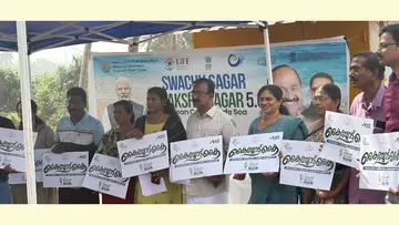 അന്താരാഷ്ട്ര തീരദേശ ശുചീകരണ ദിനത്തോടനുബന്ധിച്ച് ജില്ലാ പഞ്ചായത്ത് പ്രസിഡന്റ് വി പ്രിയദർശിനിയുടെ
നേതൃത്വത്തിൽ കാപ്പിൽ ബീച്ച് ശുചീകരിച്ചപ്പോൾ