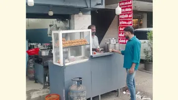 സുരേഷ്കുമാർ തട്ടുകടയിൽ