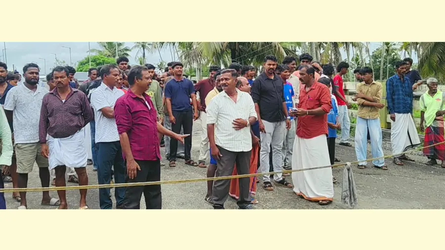 പെരുമാതുറ മുതലപ്പൊഴി ഭാഗത്ത് നടന്ന റോഡ് ഉപരോധം 