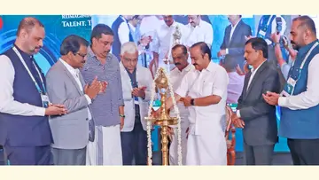 ക്രെഡായ് കേരള വാർഷിക സമ്മേളനം മുഖ്യമന്ത്രി വി ഡി സതീശൻ ഉദ്ഘാടനംചെയ്യുന്നു
