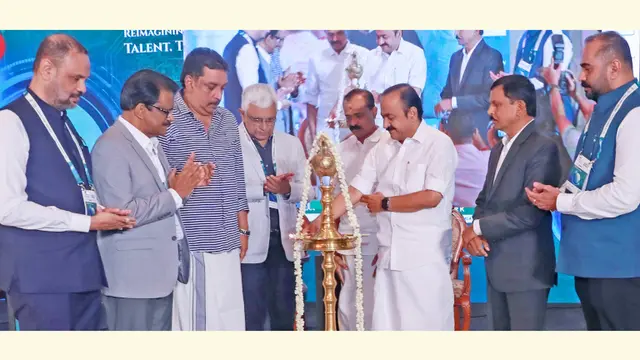 ക്രെഡായ് കേരള വാർഷിക സമ്മേളനം മുഖ്യമന്ത്രി വി ഡി സതീശൻ ഉദ്‌ഘാടനംചെയ്യുന്നു