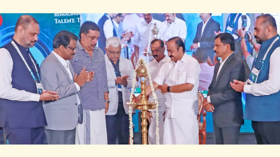 ക്രെഡായ് കേരള വാർഷിക സമ്മേളനം മുഖ്യമന്ത്രി വി ഡി സതീശൻ ഉദ്‌ഘാടനംചെയ്യുന്നു