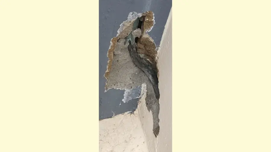 മിന്നലേറ്റ് പുതിയ വീട്
തകര്ന്നു