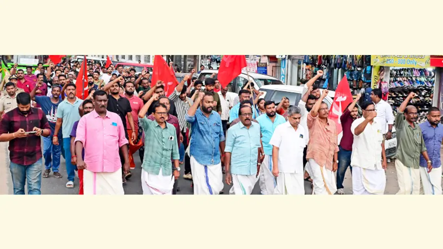 മന്ത്രി വീണാ ജോർജിനെ കെഎസ്യു പ്രവർത്തകർ ആക്രമിച്ചതിൽ പ്രതിഷേധിച്ച് സിപിഐ എം നഗരത്തില് നടത്തിയ പ്രകടനം