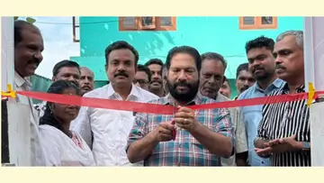 അഞ്ചുതെങ് ഡിവിഷനിൽ എൽഡിഎഫ് തെരഞ്ഞെടുപ്പ്‌ കമ്മിറ്റി ഓഫീസ് വി ജോയി ഉദ്ഘാടനം ചെയ്യുന്നു