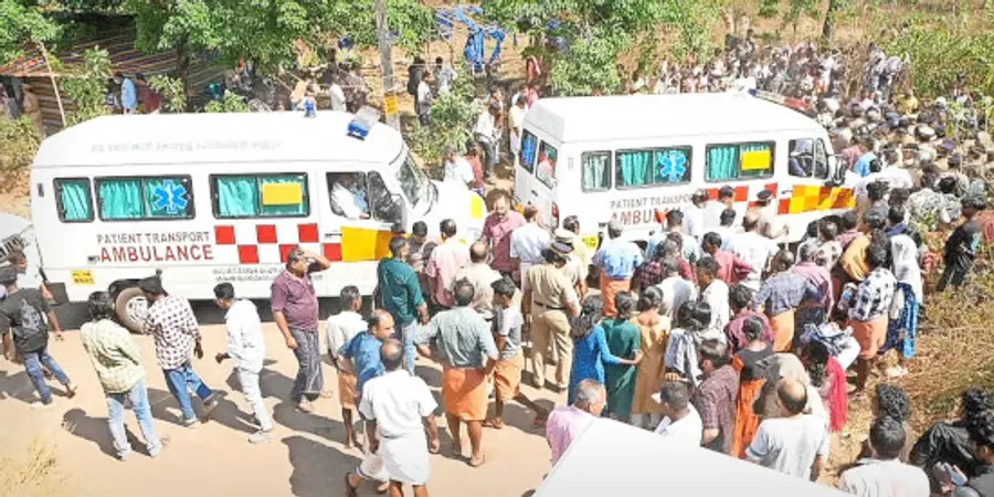 കാട്ടാനയാക്രമണത്തിൽ കൊല്ലപ്പെട്ട ആദിവാസി ദമ്പതികളായ വെള്ളിയുടെയും ലീലയുടെയും മൃതദേഹങ്ങൾ പോസ്റ്റ്മോർട്ടത്തിന് ശേഷം വീട്ടിലേക്ക് കൊണ്ടുപോകുംവഴിയിൽ പ്രതിഷേധക്കാർ
തടഞ്ഞപ്പോൾ