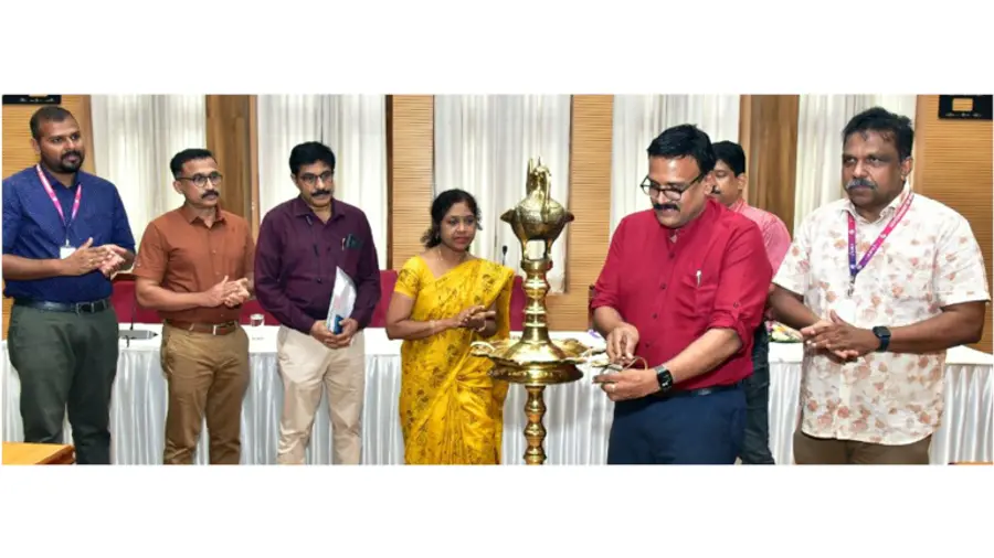 മസ്തിഷ്ക മരണം സ്ഥിരീകരിക്കുന്നതിന് ഡോക്ടർമാർക്കുള്ള വിദഗ്ധ പരിശീലനം മെഡിക്കൽ വിദ്യാഭ്യാസ ഡയറക്ടർ
കെ വി വിശ്വനാഥൻ ഉദ്ഘാടനം ചെയ്യുന്നു