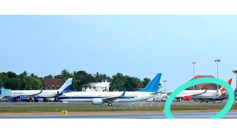 മറ്റുവിമാനങ്ങൾ വന്നുപോകുന്ന പാർക്കിങ് ബേയിൽ കിടക്കുന്ന ബ്രിട്ടീഷ് യുദ്ധവിമാനം