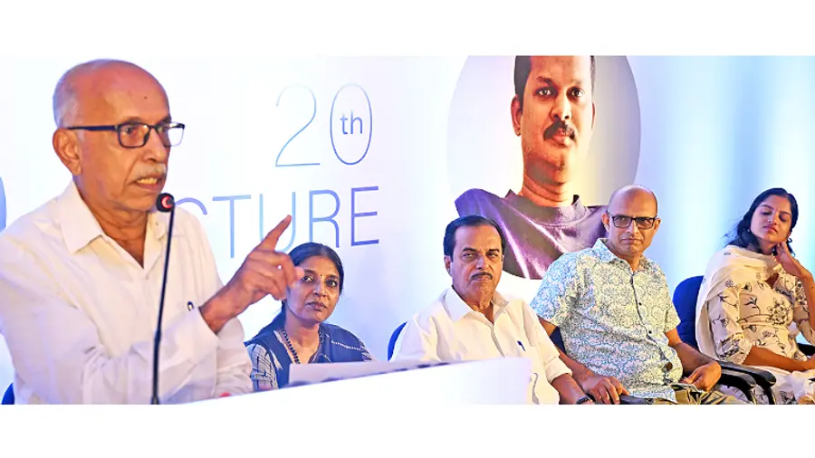 പിന്റോ സ്മാരക പ്രഭാഷണം ഡോ എം ആർ രാജഗോപാൽ നിർവഹിക്കുന്നു 