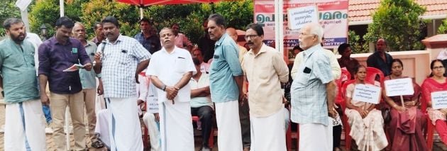 പാറമ്മൽ പുതുക്കോട് അണ്ടർപാസ് ആക്ഷൻ കമ്മിറ്റി മലാപ്പറമ്പിലെ ദേശീയപാത അതോറിറ്റി ഓഫീസിനുമുമ്പിൽ സംഘടിപ്പിച്ച ഉപവാസം