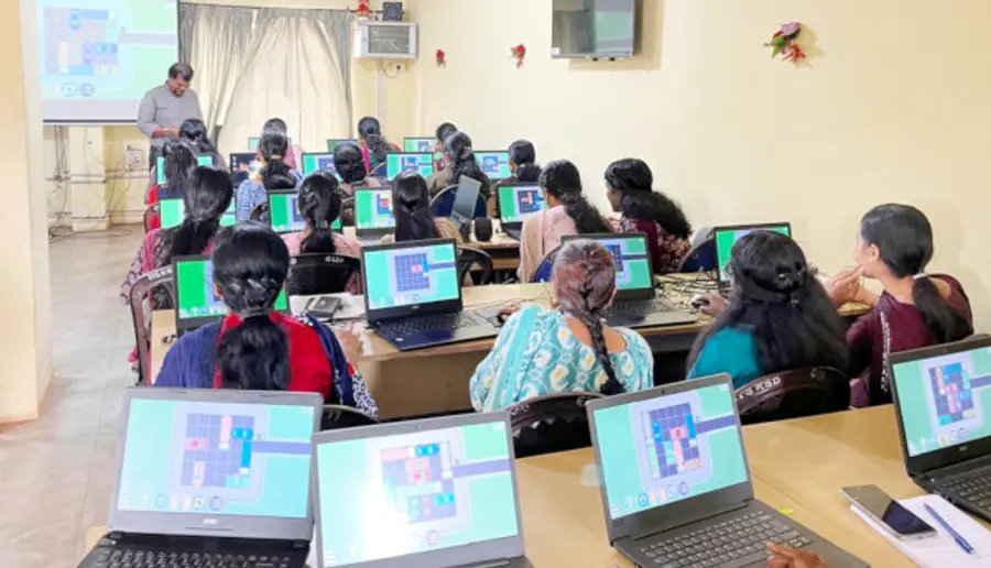 കൈറ്റിന്റെ  ജില്ലാ ഓഫീസിൽ പ്രൈമറി അധ്യാപക ഐസിടി പരിശീലനത്തിൽ പങ്കെടുത്തവർ