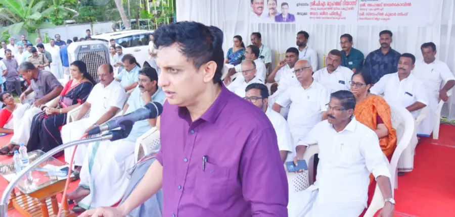 മാങ്കാവ്-–മേത്തോട്ടുതാഴം പുതിയ റോഡിനായി കോർപറേഷൻ വാങ്ങിയ ഭൂമിയുടെ രേഖ, റവന്യു വകുപ്പിൽനിന്ന്
ഏറ്റുവാങ്ങുന്ന ചടങ്ങ് മന്ത്രി പി എ മുഹമ്മദ് റിയാസ് ഉദ്ഘാടനം ചെയ്യുന്നു