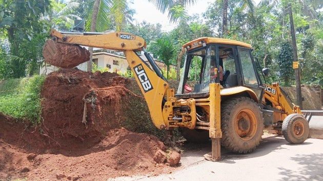 വിലങ്ങാട് മുടിക്കൽ റീച്ച് മലയോര ഹൈവേ വീതി കൂട്ടൽ പ്രവൃത്തി ആരംഭിച്ചപ്പോൾ