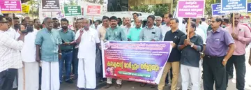 കേരള ഗവ. കോൺട്രാക്ടേഴ്സ് ഫെഡറേഷൻ ജില്ലാ കമ്മിറ്റി ആഭിമുഖ്യത്തിൽ കലക്ടറേറ്റിലേക്ക് നടത്തിയ മാർച്ചും ധർണയും സംസ്ഥാന വർക്കിങ് പ്രസിഡന്റ്
പി വി കൃഷ്ണൻ ഉദ്ഘാടനംചെയ്യുന്നു