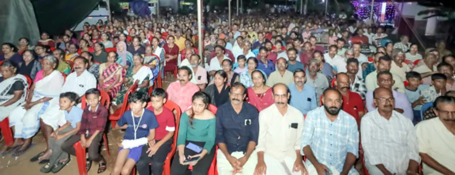 ഉമിച്ചി നാടകോത്സവത്തിലെ നിറഞ്ഞ സദസ്‌  