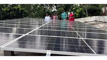 ജില്ലാ പഞ്ചായത്ത് ഫണ്ട് ഉപയോഗിച്ച് ചെറുന്നിയൂർ ഗവ. എച്ച്എസിൽ നിർമിച്ച സോളാൽ പാനൽ 