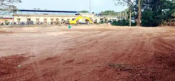 ടർഫ് കോർട്ടിനും പാർക്കിങ്ങിനുമായി നീലേശ്വരം റെയിൽവേ സ്റ്റേഷന്‌   മുന്നിലെ സ്ഥലം വൃത്തിയാക്കുന്നു.