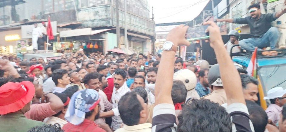 ഫറോക്ക് ടൗണിൽ എൽഡിഎഫ് കൊട്ടിക്കലാശത്തിലേക്ക് ഷാഫി പറമ്പിലിനൊപ്പം  വാഹനത്തിലെത്തിയവര്‍ കുഴപ്പമുണ്ടാക്കുന്നു