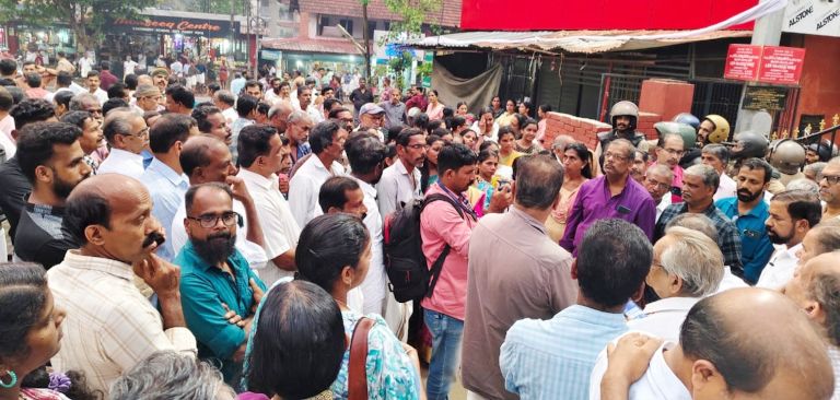 എൽഡിഎഫ് നേതൃത്വത്തിൽ കടിയങ്ങാട്ട് നടന്ന പ്രതിഷേധം