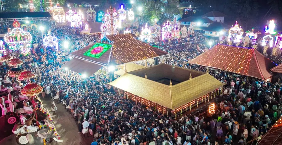 കാട്ടുകുളം പരിയാനമ്പറ്റ ഭഗവതി ക്ഷേത്രത്തിലെ പൂരം എഴുന്നള്ളത്ത് 