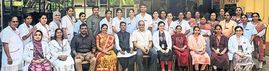 കൊളശേരി നഗരാരോഗ്യകേന്ദ്രത്തിലെ ജീവനക്കാർ