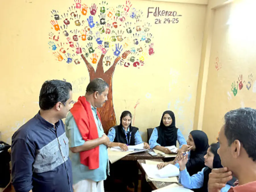മഞ്ചേശ്വരം മണ്ഡലം എൽഡിഎഫ് സ്ഥാനാർഥി കെ ആർ ജയാനന്ദ
ഉപ്പള എം ആർ കോളേജിലെത്തി വോട്ടഭ്യർഥിക്കുന്നു