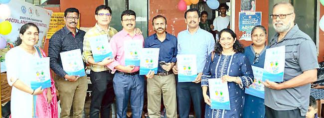ഇന്ത്യൻ അക്കാദമി ഓഫ് പീഡിയാട്രിക്സ് മാതൃകാ അങ്കണവാടി പ്രോജക്ട്‌ സംസ്ഥാനതല ഉദ്ഘാടനം  സംസ്ഥാന പ്രസിഡന്റ്‌  ഡോ. എം കെ നന്ദകുമാർ നിർവഹിച്ചപ്പോൾ
