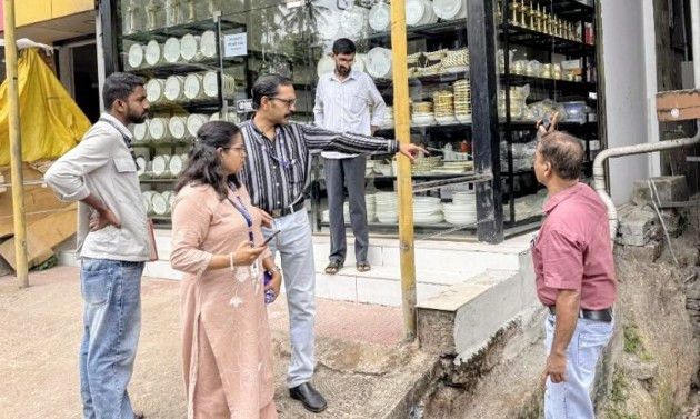 പഞ്ചായത്ത് സെക്രട്ടറി എം പി രജുലാലിന്റെ നേതൃത്വത്തിൽ   നടന്ന സംയുക്ത പരിശോധന 