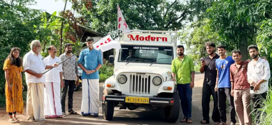 ഡിവൈഎഫ്ഐ കാസർകോട് ജില്ലാസമ്മേളനത്തിന്റെ ഭാഗമായുള്ള ഉൽപ്പന്ന ശേഖരണത്തിന്റെ മധ്യ മേഖലാ ജാഥ  പുത്യയിൽ എം അനന്തൻ ഫ്ലാഗ്ഓഫ്ചെയ്യുന്നു