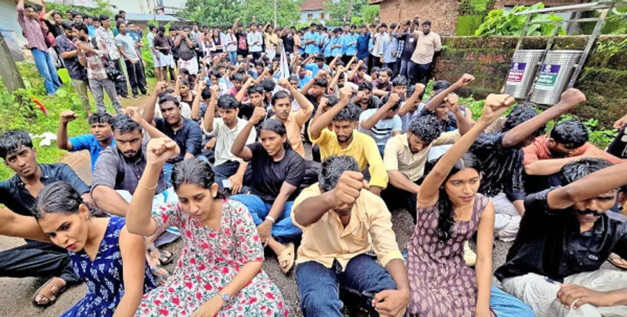 വിവിധ ആവശ്യങ്ങൾ ഉന്നയിച്ച് എസ്എഫ്ഐ നേതൃത്വത്തിൽ കണ്ണൂർ സർവ്വകലാശാലയിലേക്ക് നടത്തിയ മാർച്ച്