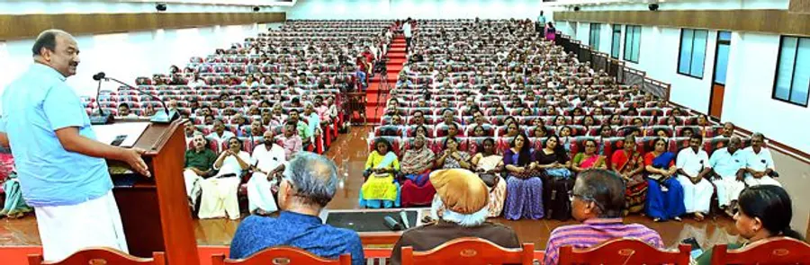 കാസർകോട് ഇ എം എസ് പഠനകേന്ദ്രം സംഘടിപ്പിച്ച ‘സംസ്ഥാന ബജറ്റും കേരളീയ സമൂഹവും’ സെമിനാർ കേന്ദ്ര കമ്മിറ്റി അംഗം കെ എൻ ബാലഗോപാൽ ഉദ്ഘാടനംചെയ്യുന്നു