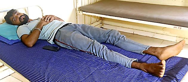 ബദിയടുക്കയിൽ പൊലീസ്‌ മർദനത്തെ തുടർന്ന്‌ ചികിത്സയിൽ കഴിയുന്ന  എ അജിത്‌ കുമാർ