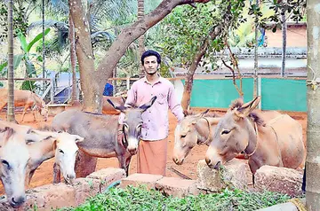 കഴുത ഫാമിൽ യദുകൃഷ്ണൻ