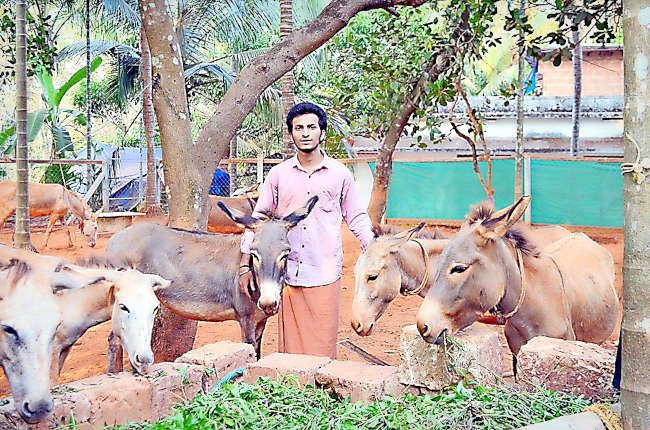 കഴുത ഫാമിൽ യദുകൃഷ്ണൻ 
