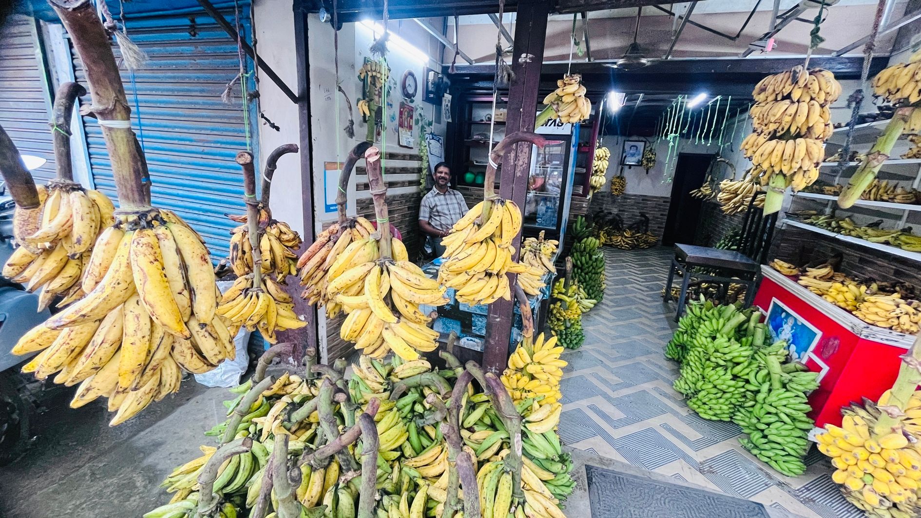 പാലക്കാട് വലിയങ്ങാടിയിൽ വാഴപ്പഴ മൊത്ത വിപണന കട