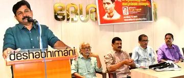 പി കൃഷ്ണപിള്ള ദിനത്തില്‍ സിപിഐ എം കോഴിക്കോട് ദേശാഭിമാനി ലോക്കല്‍ കമ്മിറ്റി സംഘടിപ്പിച്ച അനുസ്മരണ സമ്മേളനം സംസ്ഥാന സെക്രട്ടറിയറ്റംഗം എം സ്വരാജ് ഉദ്ഘാടനം ചെയ്യുന്നു.