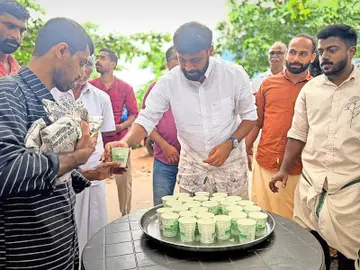 കണ്ണൂർ ഗവ. മെഡിക്കൽ കോളേജിൽ തിരുവോണനാളിൽ  ഡിവൈഎഫ്‌ഐയുടെ ഓണസദ്യ വിതരണം  സംസ്ഥാന സെക്രട്ടറി എം വിജിൻ എംഎൽഎ ഉദ്ഘാടനം ചെയ്യുന്നു