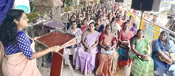 അഖിലേന്ത്യ ജനാധിപത്യ മഹിളാ അസോസിയേഷൻ സംഘടിപ്പിച്ച കലക്ടറേറ്റ് മാർച്ച് സംസ്ഥാന സെക്രട്ടറി സി എസ് സുജാത ഉദ്ഘാടനംചെയ്യുന്നു