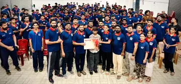 പ്രധാനമന്ത്രിയുടെ രാഷ്ട്രീയ ബാൽ പുരസ്‌കാരം നേടിയ മുഹമ്മദ് സിദാന് യുവധാര നൽകി ഡിവൈഎഫ്‌ഐ ജില്ലാ സെക്രട്ടറി ആർ ജയദേവൻ   ക്യാമ്പയിൻ ഉദ്ഘാടനം ചെയ്യുന്നു