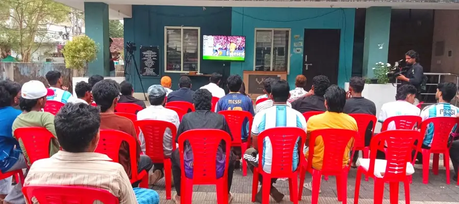അർജന്റീനക്ക് വേണ്ടിയുള്ള ലയണൽ മെസിയുടെ അവസാന മത്സരം കാണാൻ നൈനാംവളപ്പിലെത്തിയ ആരാധകർ