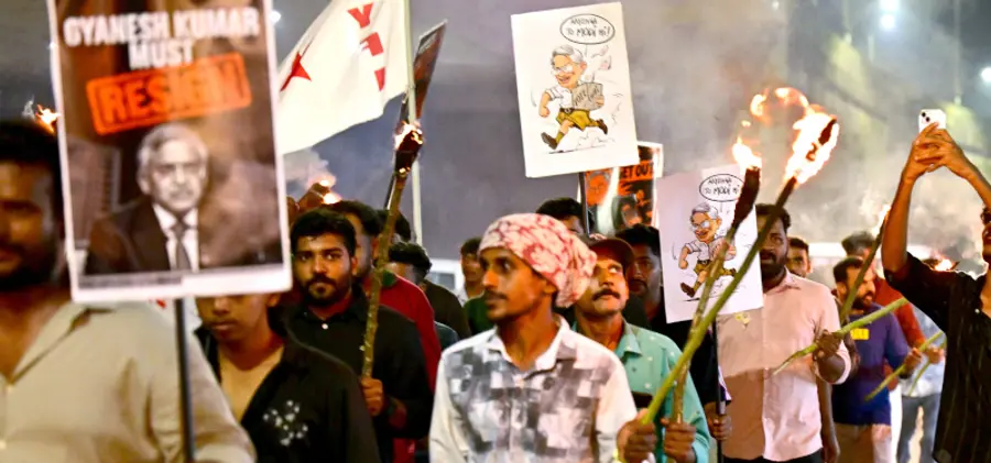 ഡൽഹിയിലെ സമരപോരാളികൾക്ക് ഐക്യദാർഢ്യവുമായി കാസർകോട് നഗരത്തിൽ ഡിവൈഎഫ്ഐ ബ്ലോക്ക് കമ്മിറ്റി നടത്തിയ നൈറ്റ് മാർച്ച്